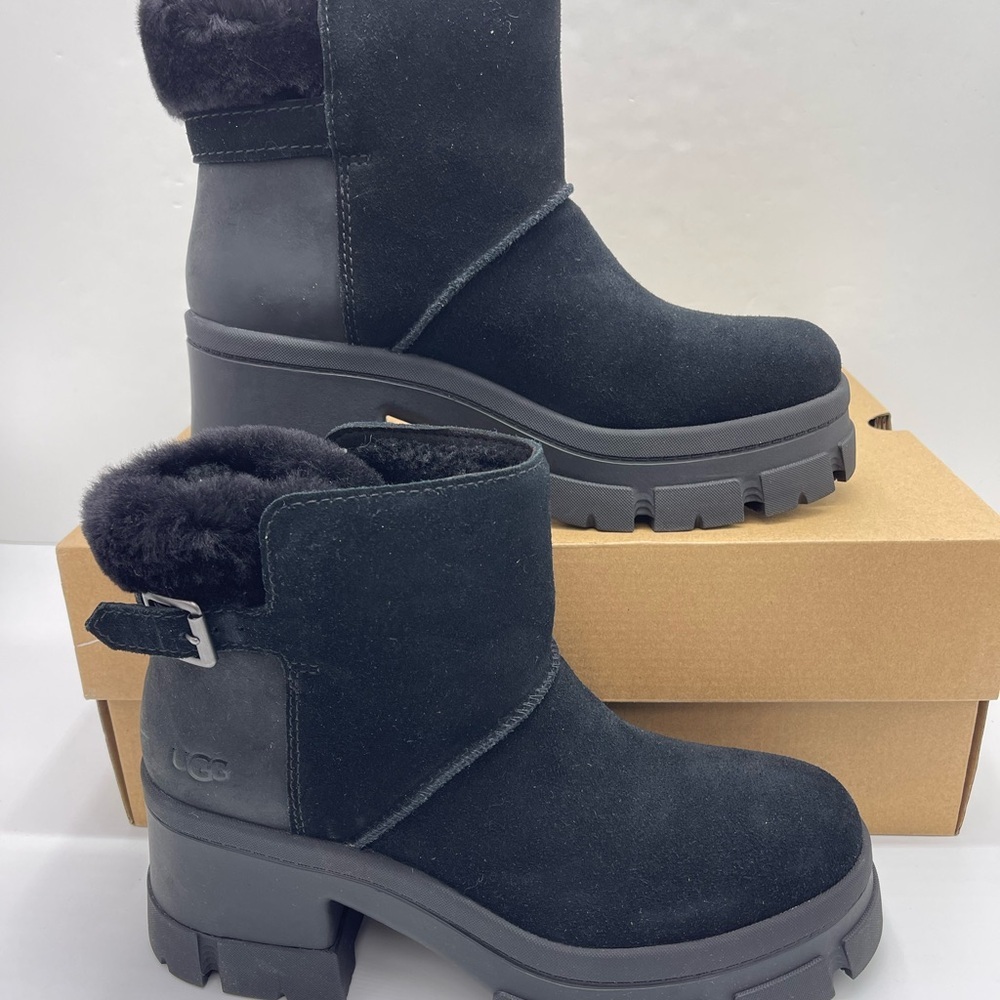 UGG Women's Black Winter Boots
W BROOKLYN BUCKLE PLATFORM HIGH HEELS BOOTS BLACK